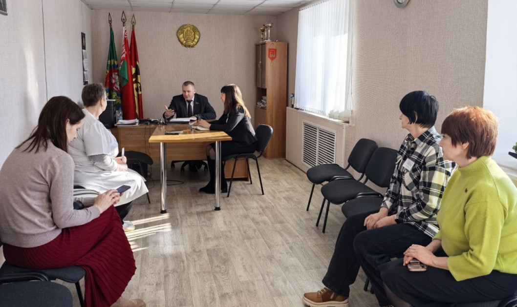В Вайханском сельисполкоме состоялся приём граждан по личным вопросам и «прямая телефонная линия» депутата Палаты представителей Национального собрания Республики Беларусь Андрея Балыша