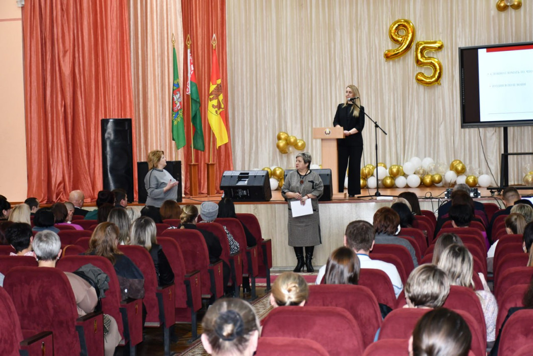 По инициативе районного отделения Белорусской партии «Белая Русь» на базе Городокского аграрно-технического колледжа состоялась диалоговая площадка по противодействию экстремизму и неофашизму.