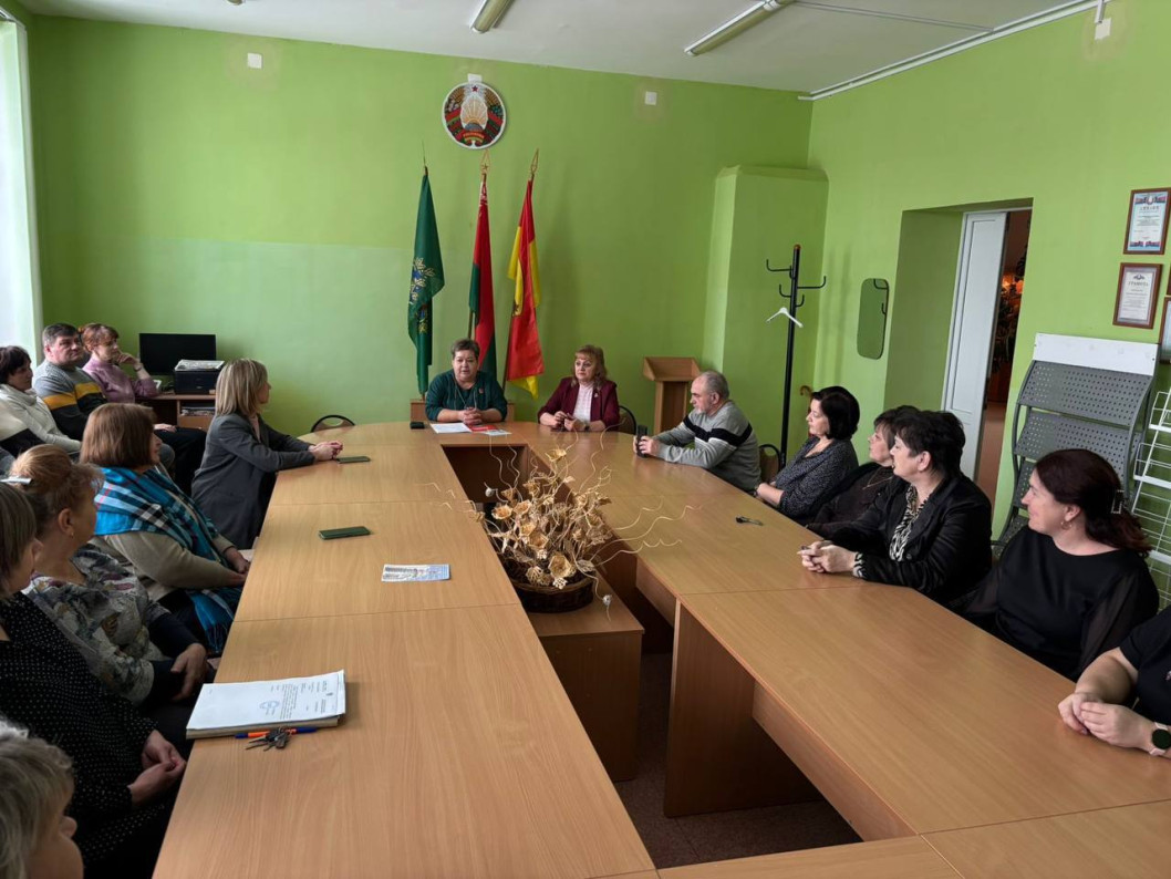 Делегат VII Всебелорусского народного собрания от Городокского района Людмила Рудакова провела встречу с трудовым коллективом ГУ "Центр по обеспечению деятельности бюджетных организаций Городокского района"