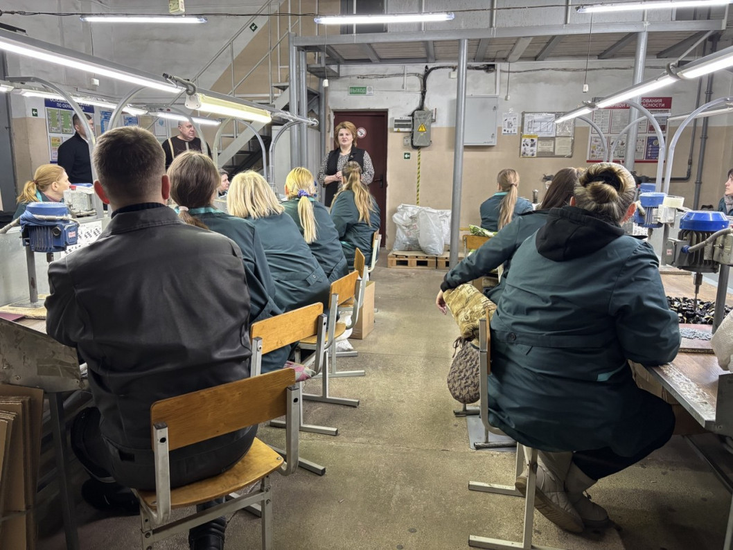 Председатель райисполкома Ирина Полякова в рамках Единого дня информирования встретилась с трудовыми коллективами ЧТУП «Лукманович» и ЧП «Горс»