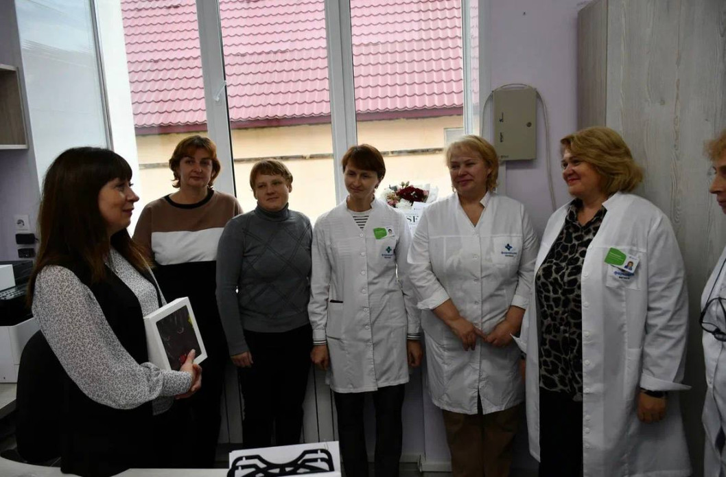 Председатель районного Совета депутатов Светлана Зуева посетила Центральную аптеку № 6 в Городке, чтобы поздравить трудовой коллектив с их профессиональным праздником