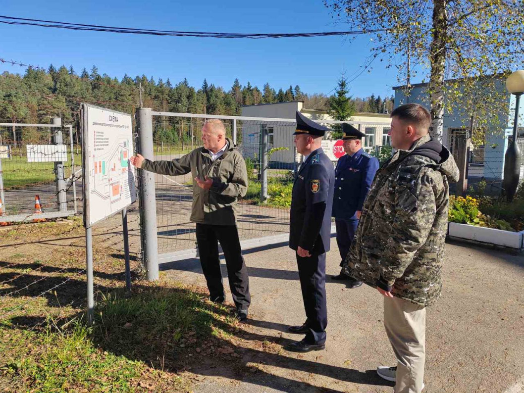 На базе Центра утилизации авиационных средств поражения в Городке прошел прием граждан, который провел прокурор Витебской области Андрей Скурат
