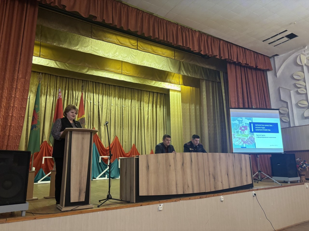 В рамках Единого дня информирования председатель райисполкома Ирина Полякова встретилась с трудовым коллективом Городокской птицефабрики