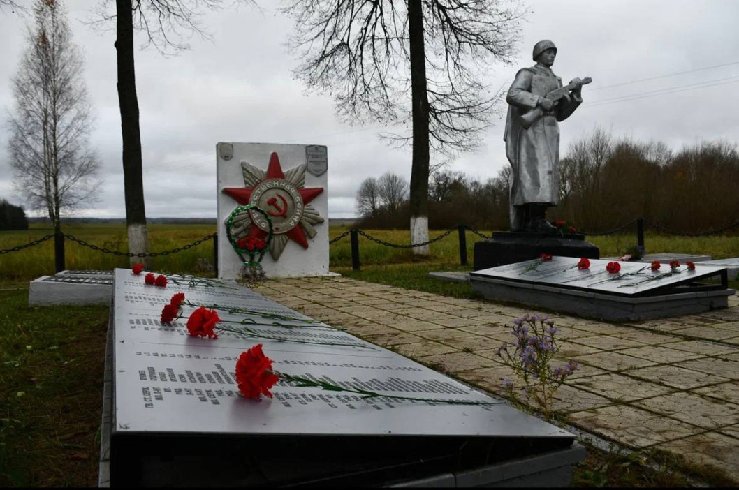 В преддверии дня освобождения Городокского района от немецко-фашистских захватчиков на воинских захоронениях увековечили более 900 фамилий солдат-освободителей