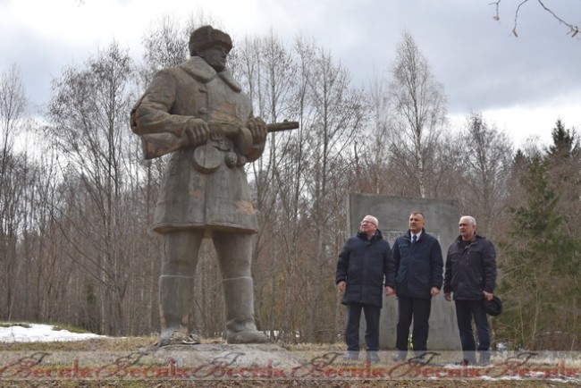Забыть нельзя, помнить
