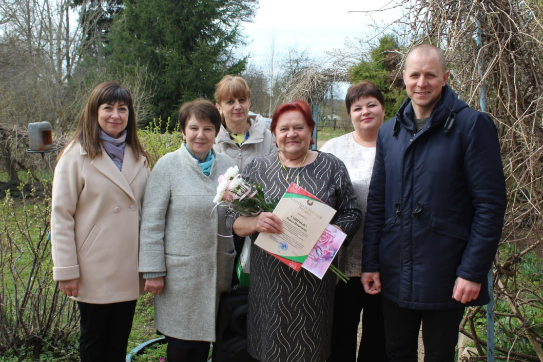 С юбилеем, Раиса Ивановна: творческий десант поздравил жительницу Заречья