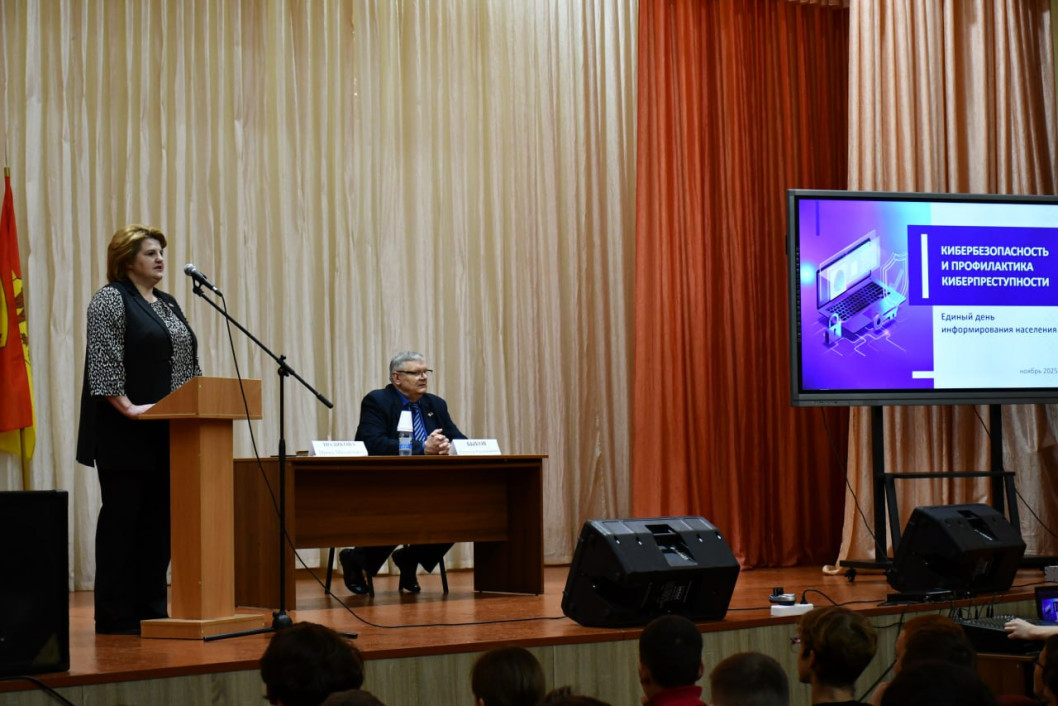 Председатель райисполкома Ирина Полякова провела Единый день информирования с учащимися и трудовым коллективом Городокского аграрно-технического колледжа.