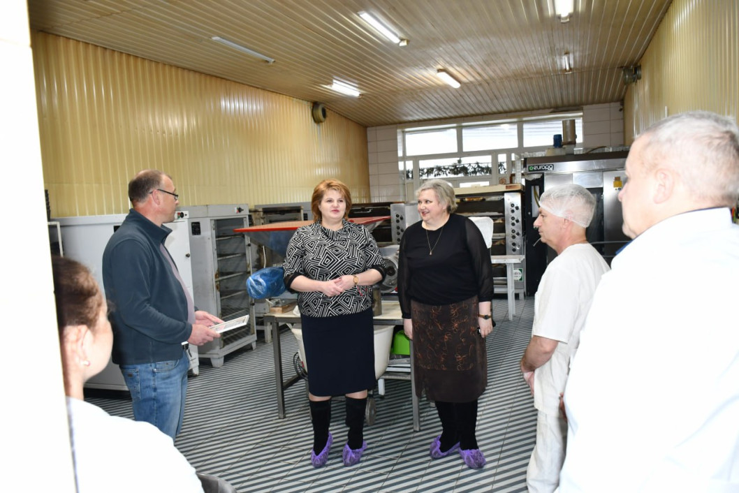 Делегат VII Всебелорусского народного собрания от Городокского района, председатель райисполкома Ирина Полякова встретилась с трудовыми коллективами частных организаций района: ООО «Хамлет», ЧП «ГлебТорг плюс» и ТПУП «Эльрост»