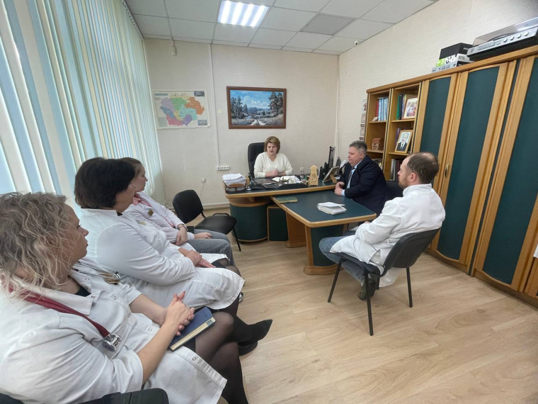 Председатель райисполкома Ирина Полякова провела рабочую встречу с администрацией районной больницы.