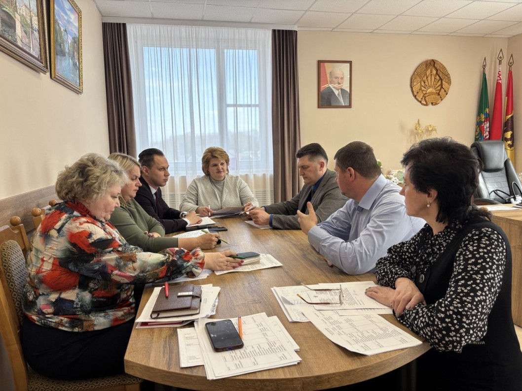 Глава района Ирина Полякова провела кадровый день, в ходе которого прошли собеседования с начальником управления райисполкома, руководителями и специалистами структурных подразделений райисполкома, учреждений и организаций