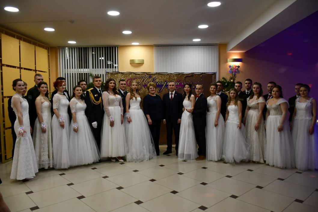 В Городке состоялся новогодний бал для работающей молодёжи