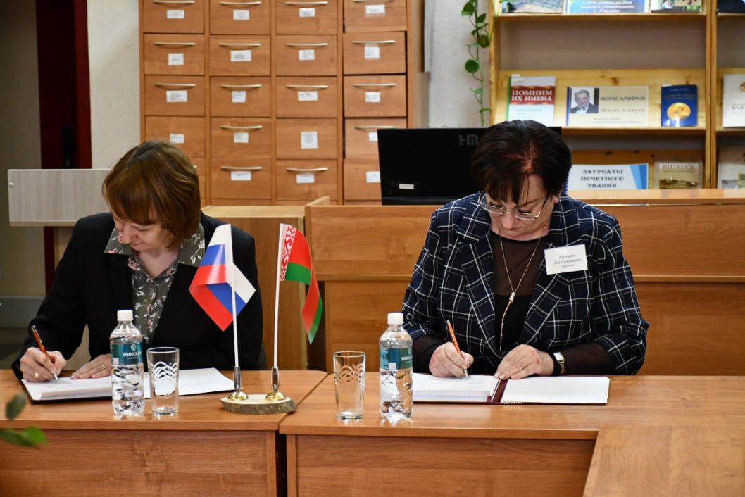 Руководители ГУК «Городокский культурно-просветительский центр и сеть публичных библиотек» и центральной библиотеки муниципального бюджетного учреждения культуры «Библиотечная система Приморского округа» подписали договор о сотрудничестве.