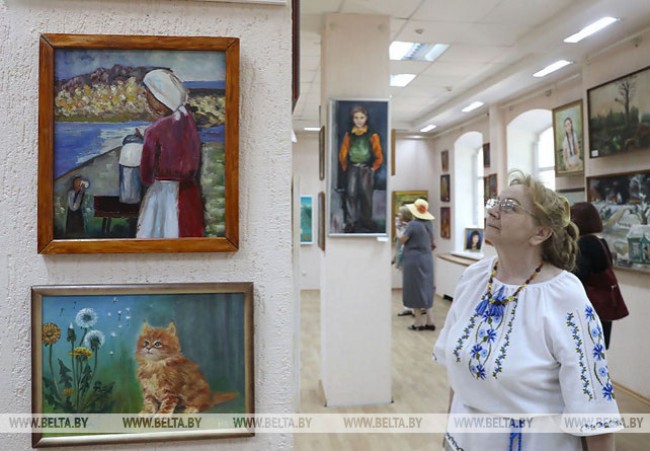 Абласная выстава мастакоў-аматараў "Мая сям'я" адкрылася ў Віцебску
